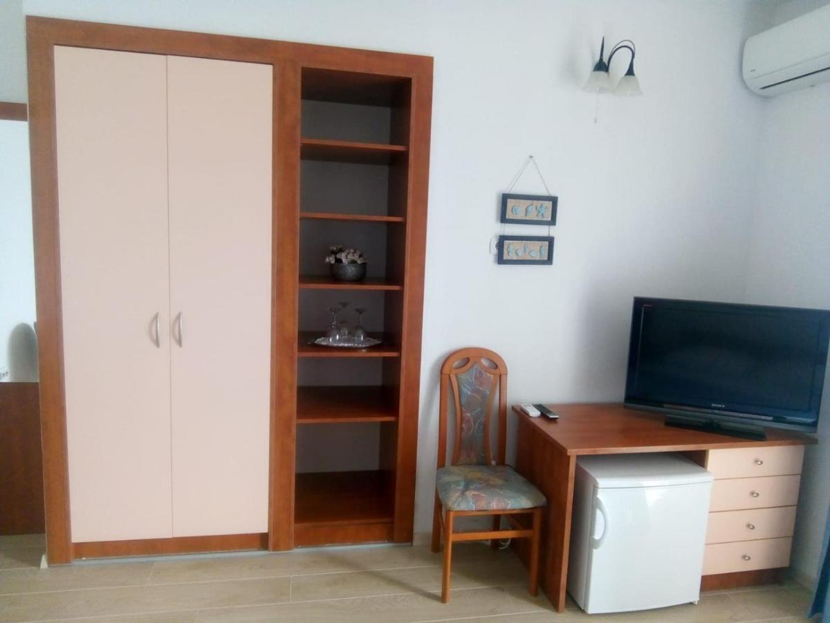 Apartments And Rooms Niksa Podgora Luaran gambar