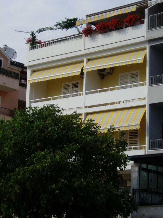 Apartments And Rooms Niksa Podgora Luaran gambar