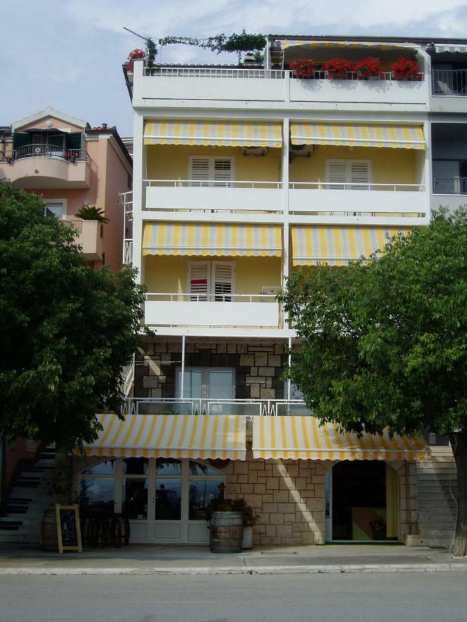 Apartments And Rooms Niksa Podgora Luaran gambar