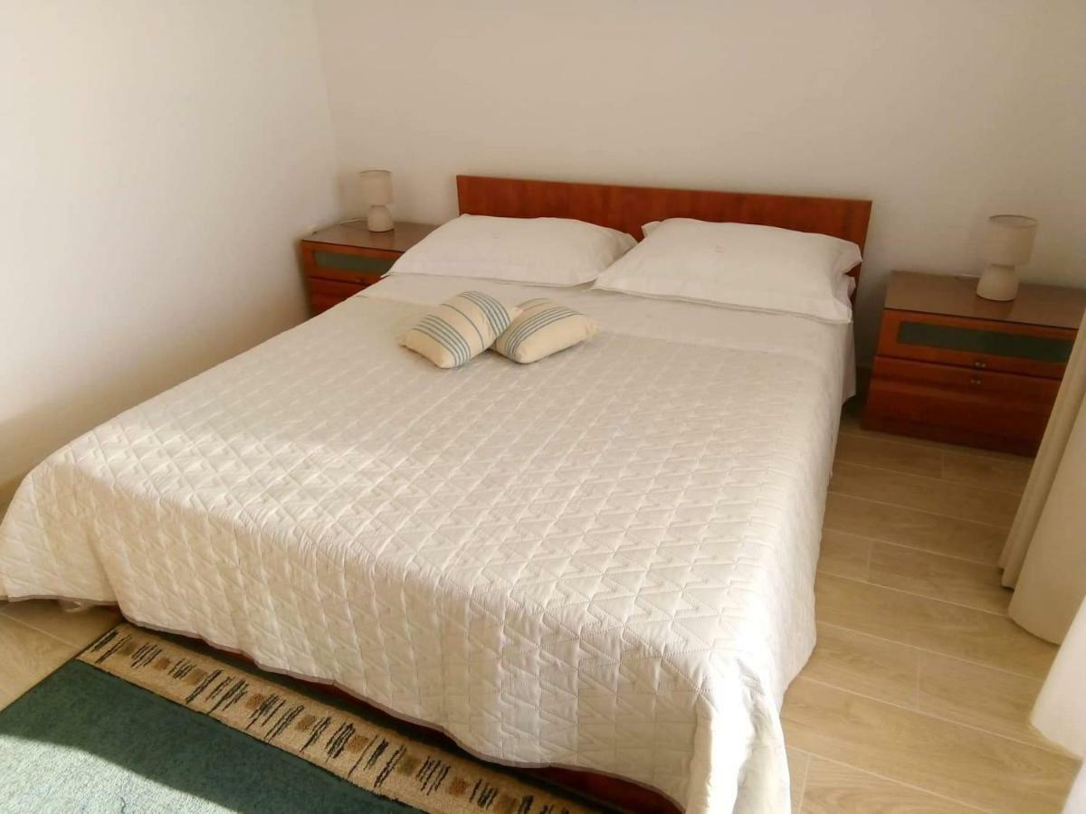 Apartments And Rooms Niksa Podgora Luaran gambar