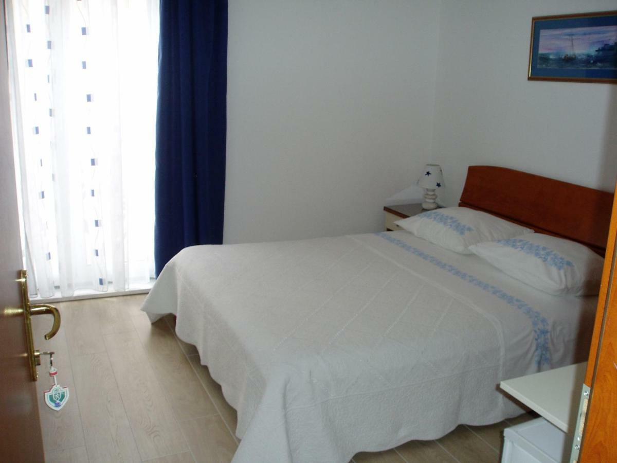 Apartments And Rooms Niksa Podgora Luaran gambar