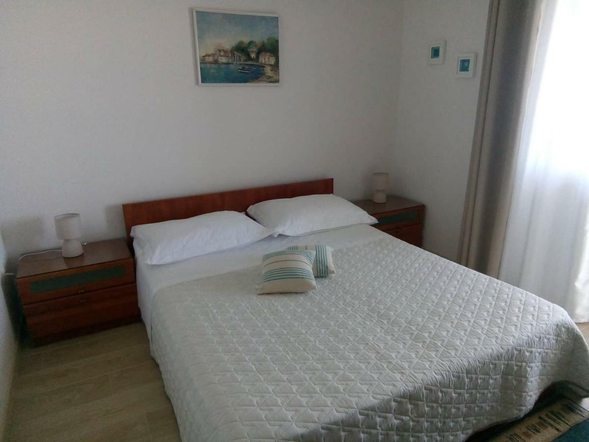 Apartments And Rooms Niksa Podgora Luaran gambar