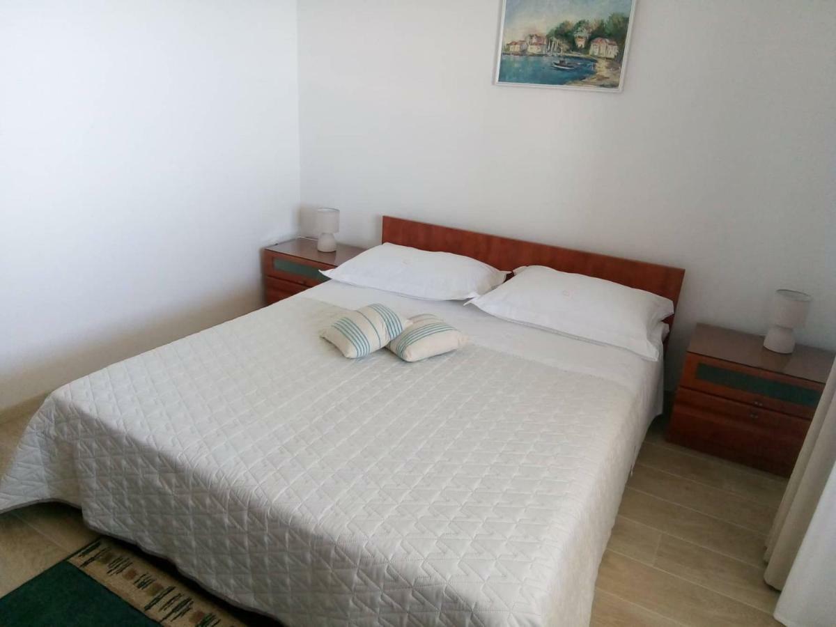Apartments And Rooms Niksa Podgora Luaran gambar
