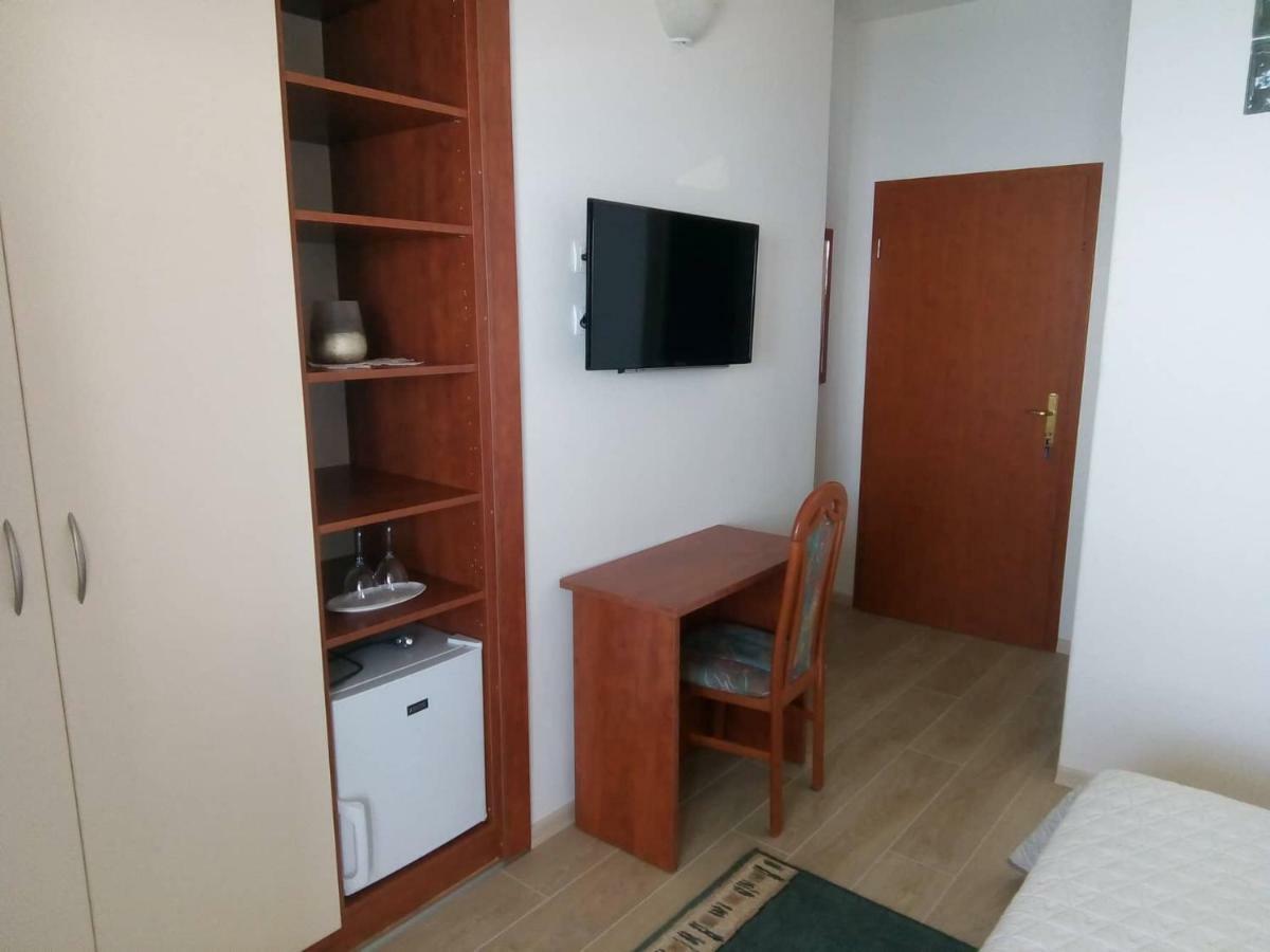 Apartments And Rooms Niksa Podgora Luaran gambar