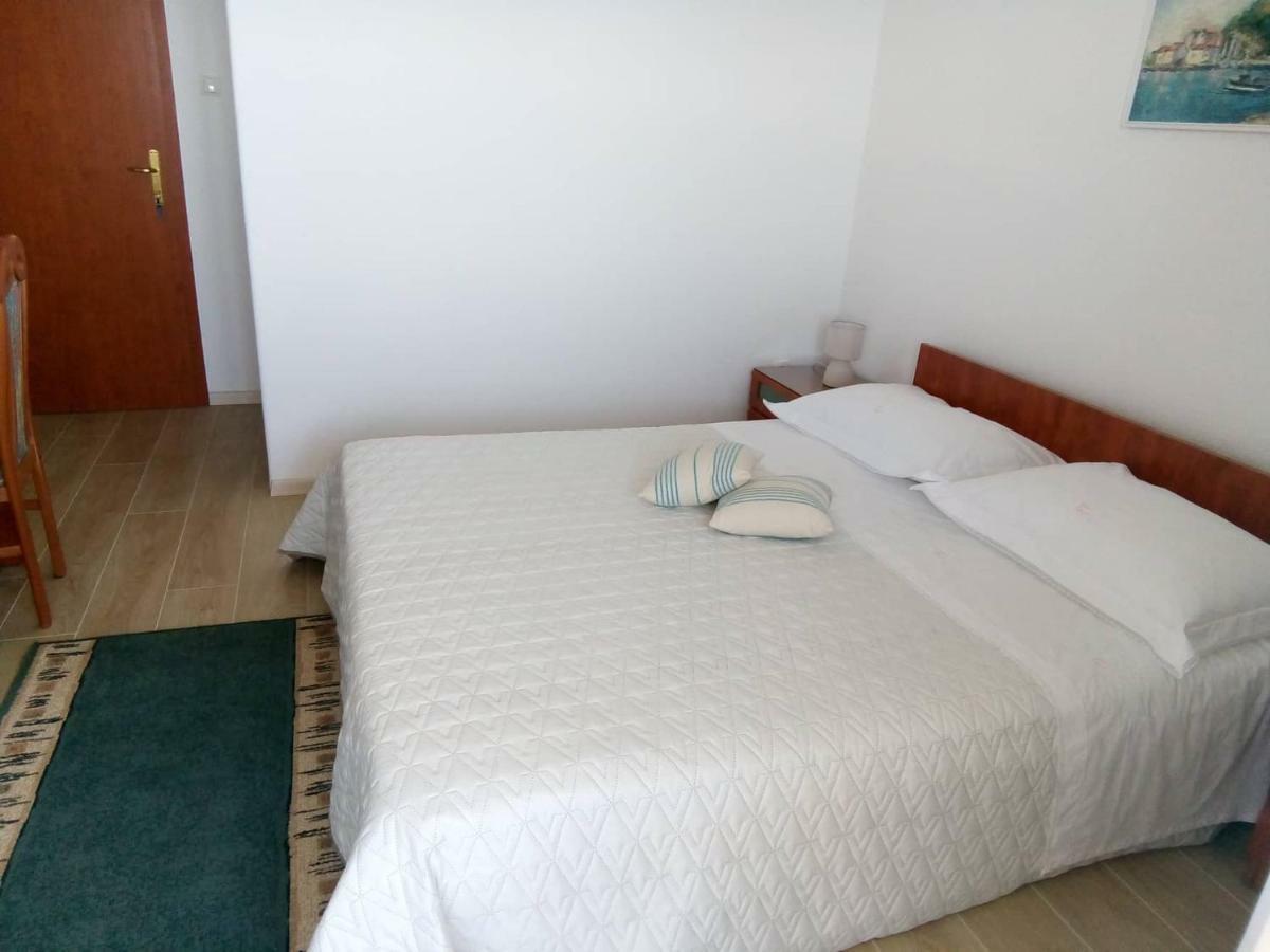 Apartments And Rooms Niksa Podgora Luaran gambar