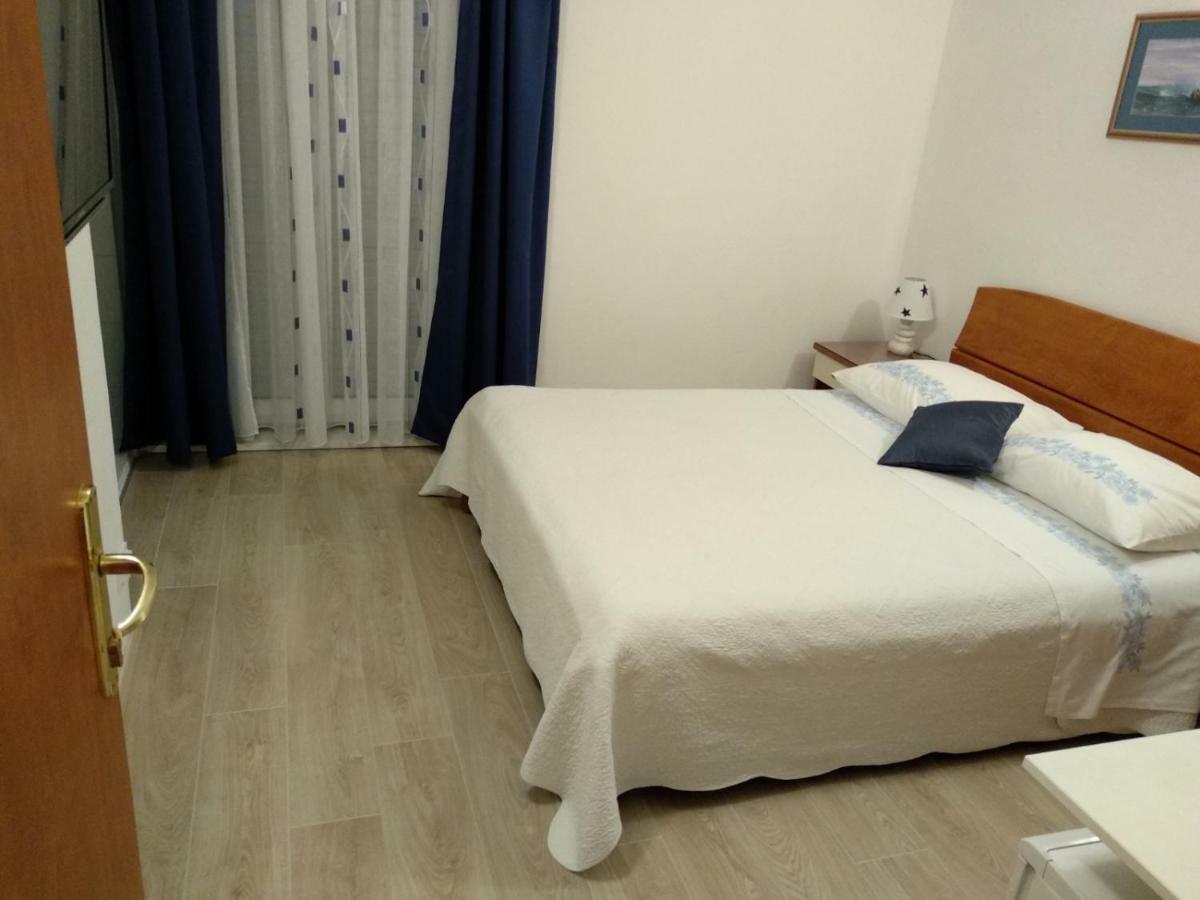 Apartments And Rooms Niksa Podgora Luaran gambar