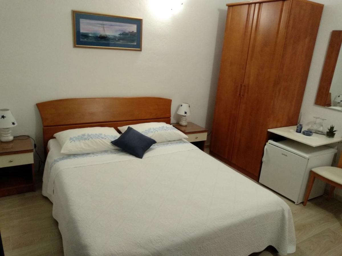 Apartments And Rooms Niksa Podgora Luaran gambar